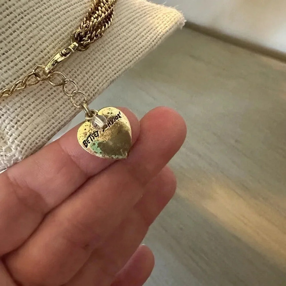 Betsey Johnson Queen Bee
LARGE Floral Heart Crystal Sea
Green Flower Necklace - Picture 3 of 6